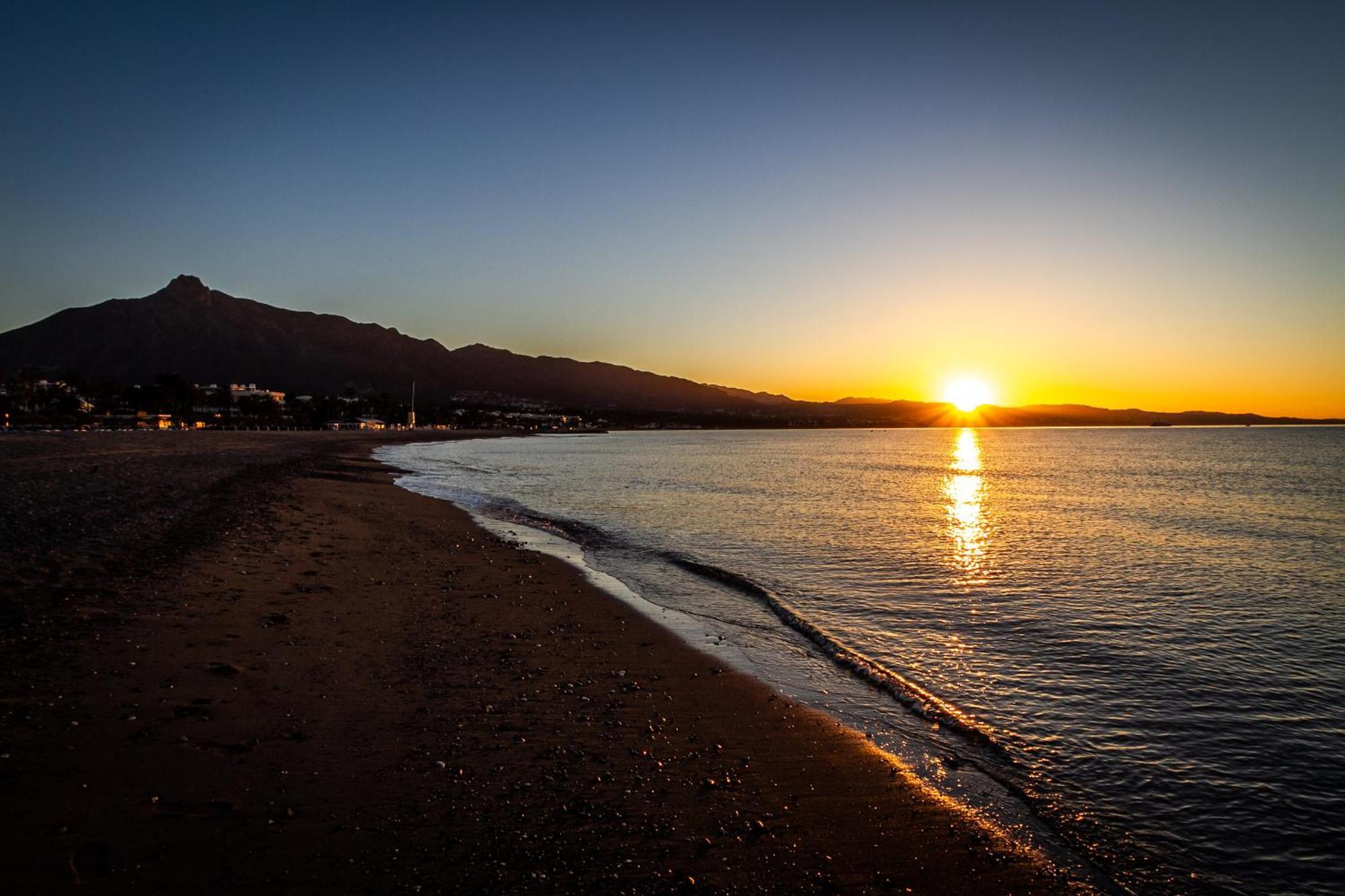 Marbella Banus Suites - Lily Playas Del Duque Banus Beach Apartment Екстериор снимка