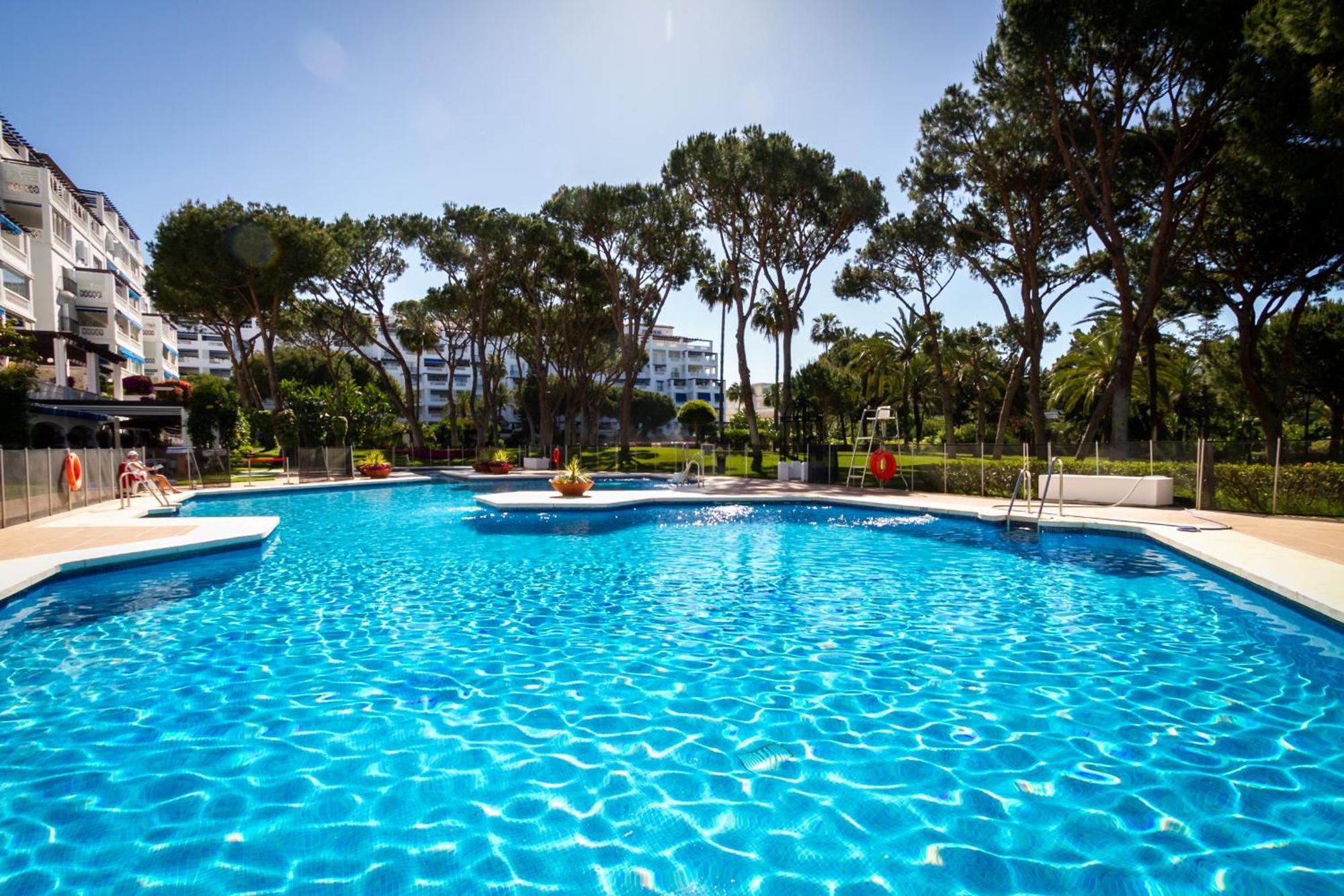 Marbella Banus Suites - Lily Playas Del Duque Banus Beach Apartment Екстериор снимка