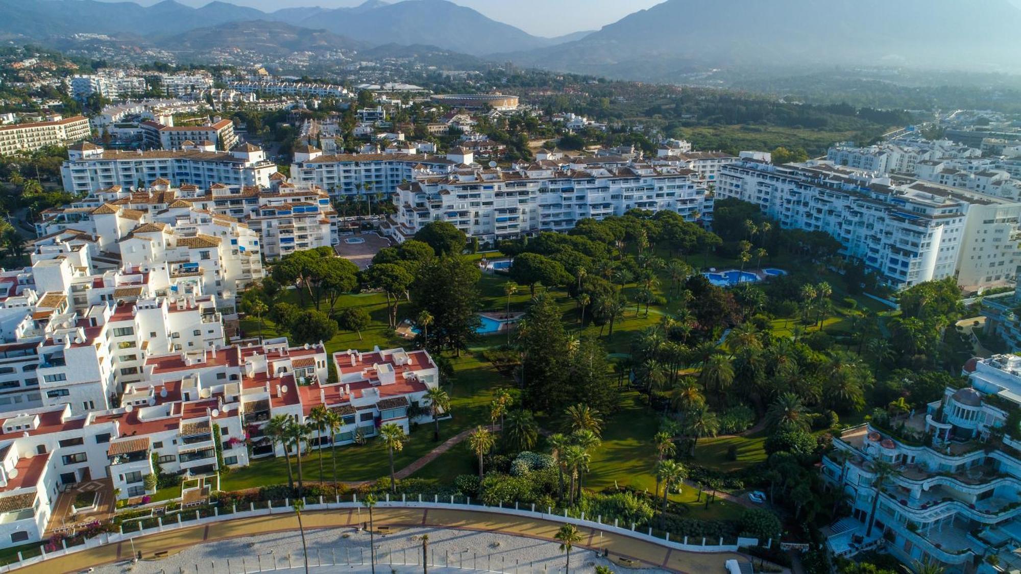 Marbella Banus Suites - Lily Playas Del Duque Banus Beach Apartment Екстериор снимка