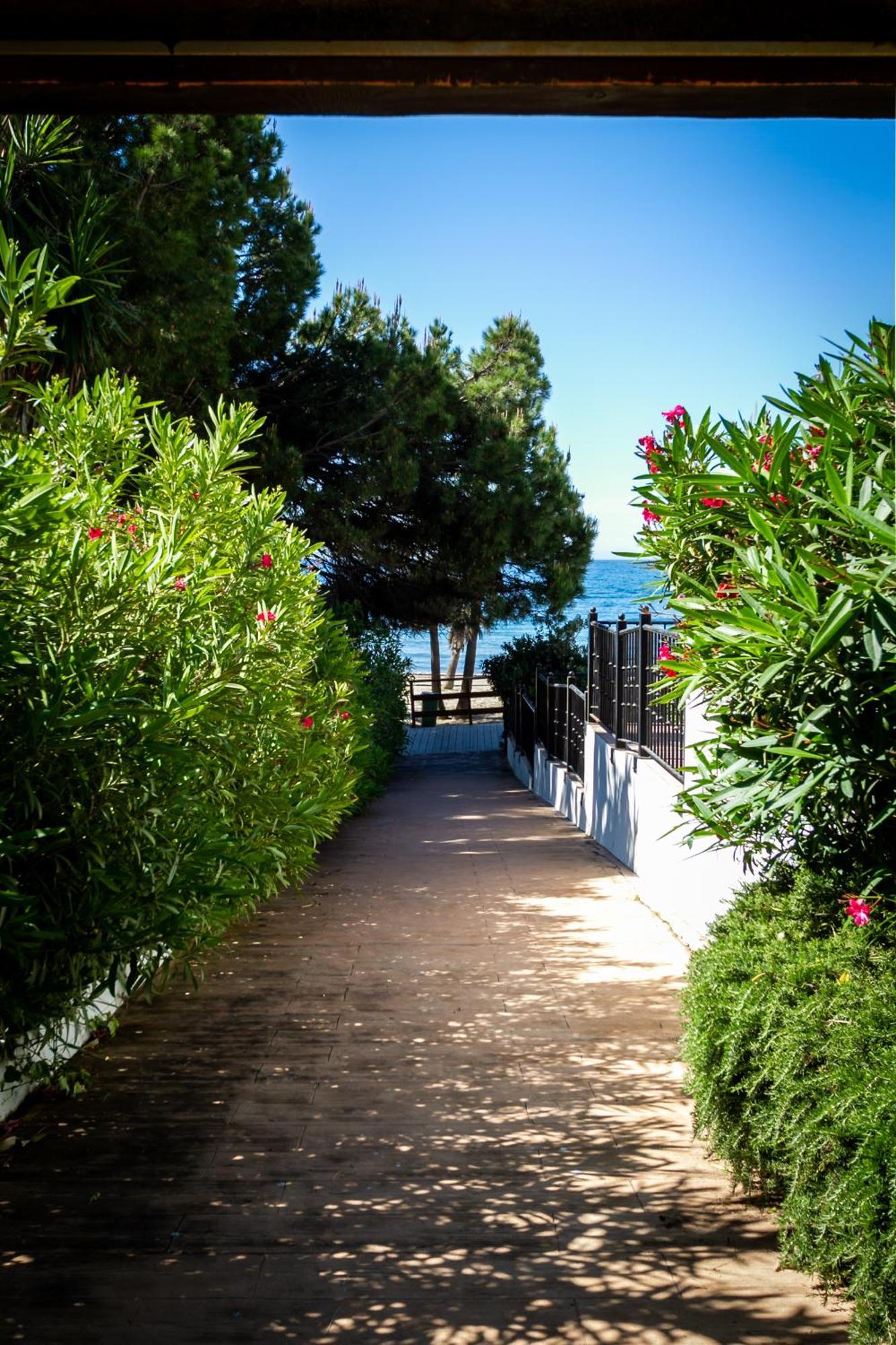 Marbella Banus Suites - Lily Playas Del Duque Banus Beach Apartment Екстериор снимка